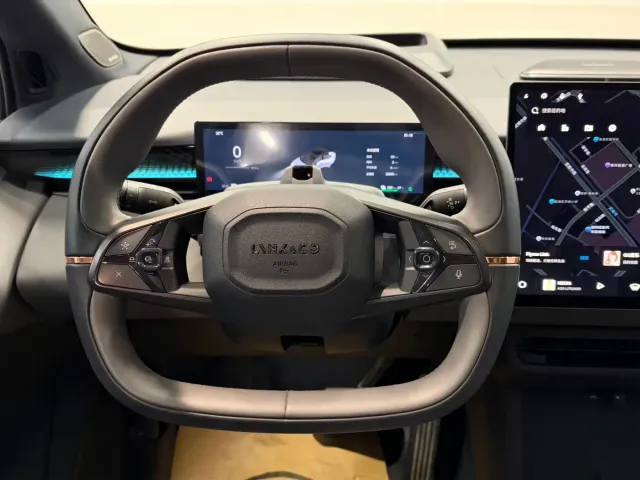 Lynk & Co Z20 — Фото автомобиля 8