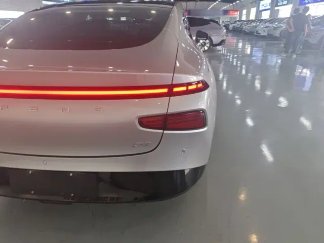 Xpeng P7 — Фото автомобиля 7