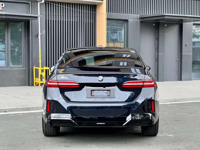 BMW 5 Series — Фото автомобиля 6
