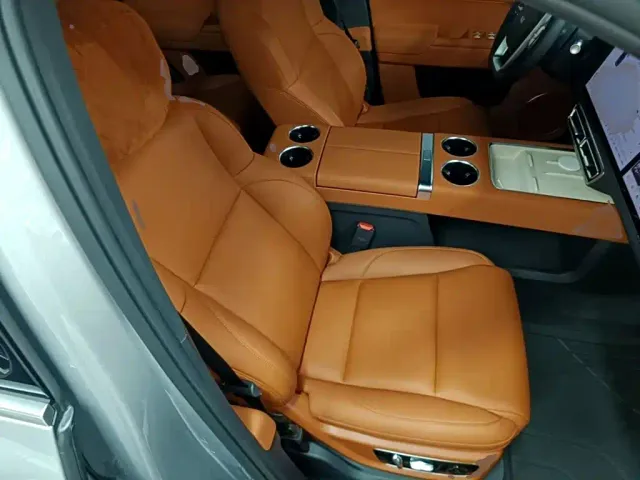 Li Auto L8 — Фото автомобиля 24