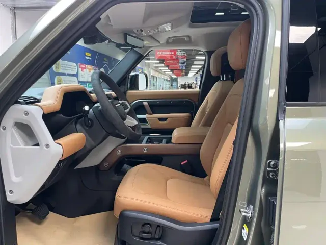 Land Rover Defender — Фото автомобиля 9