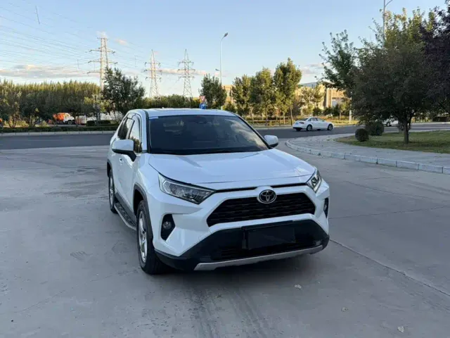Toyota RAV4 — Фото автомобиля 5