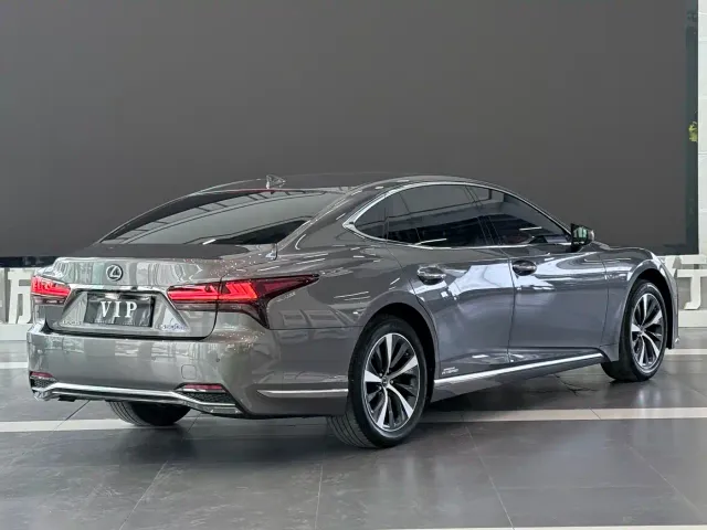 Lexus LS — Фото автомобиля 6