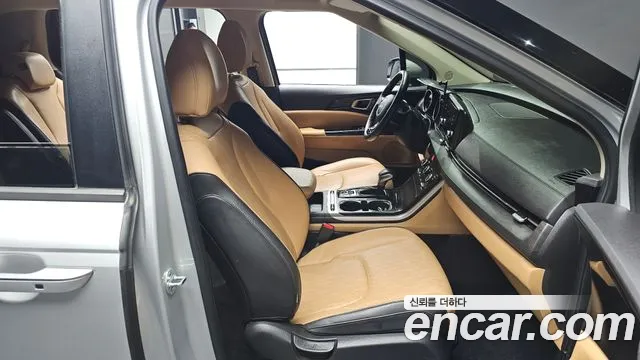 Kia Carnival Generation 4 — Фото автомобиля 10