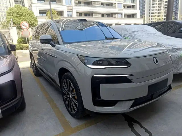 Denza N9 — Фото автомобиля 3
