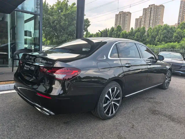 Mercedes-Benz E-Class — Фото автомобиля 5