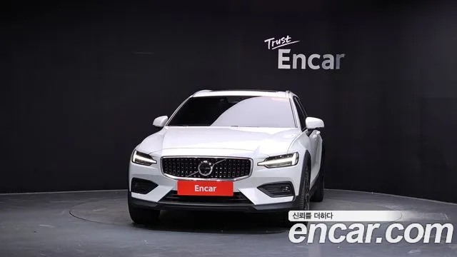 Volvo V60 — Фото автомобиля 2