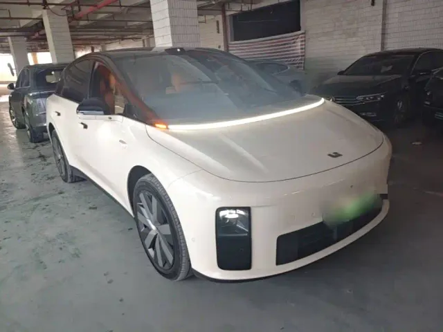 Li Auto i6 — Фото автомобиля 3