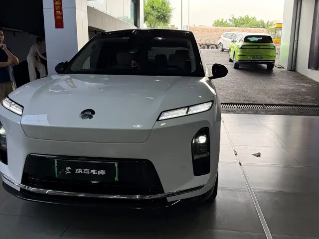 Nio ES8 — Фото автомобиля 3