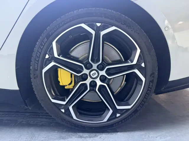 Xiaomi SU7 — Фото автомобиля 21