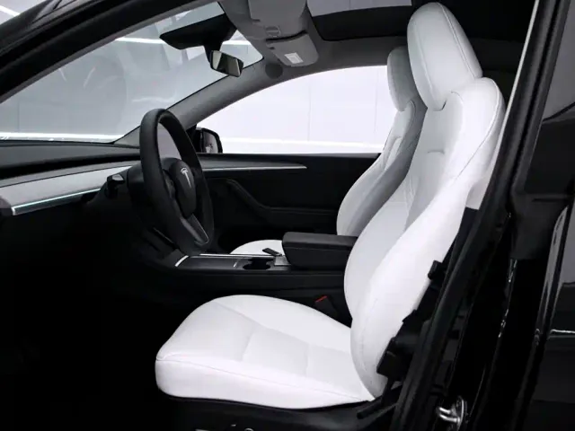Tesla Model Y — Фото автомобиля 12