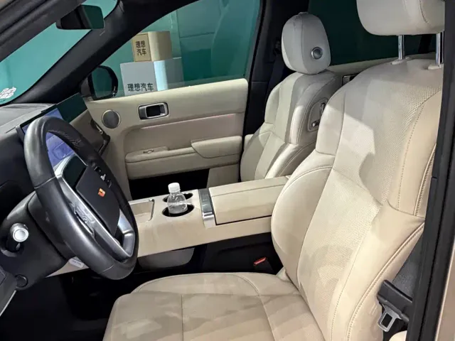 Li Auto L8 — Фото автомобиля 7