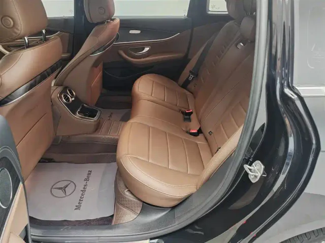 Mercedes-Benz E-Class — Фото автомобиля 11