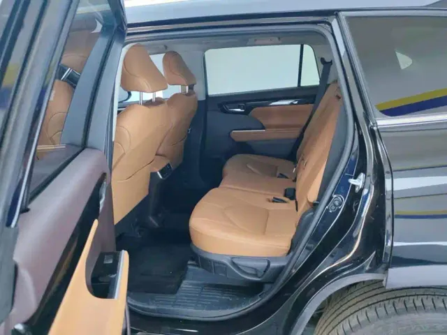 Toyota Highlander — Фото автомобиля 11