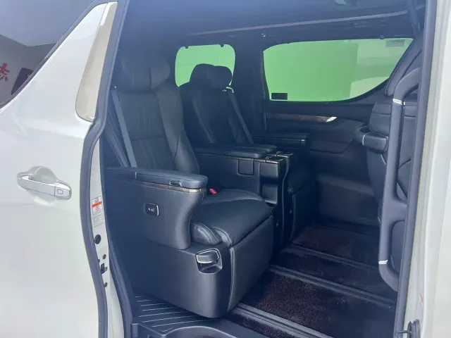 Toyota Alphard — Фото автомобиля 4