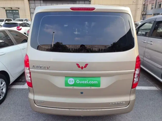Wuling Hongguang V — Фото автомобиля 5