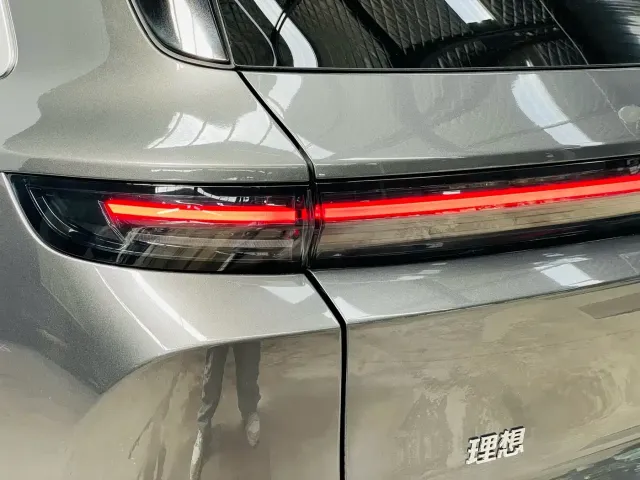 Li Auto Li Auto L6 2024 Pro — Фото автомобиля 10