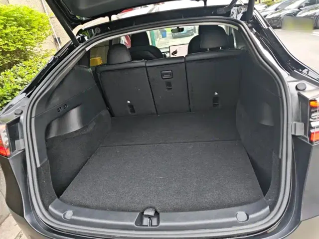 Tesla Model Y — Фото автомобиля 18