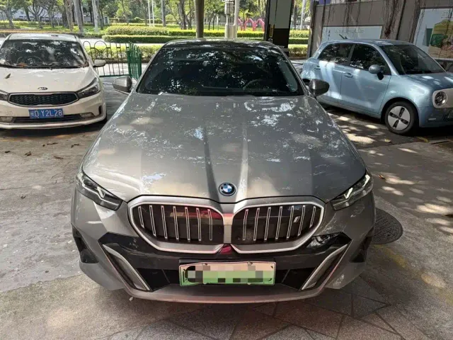 BMW i5 — Фото автомобиля 2