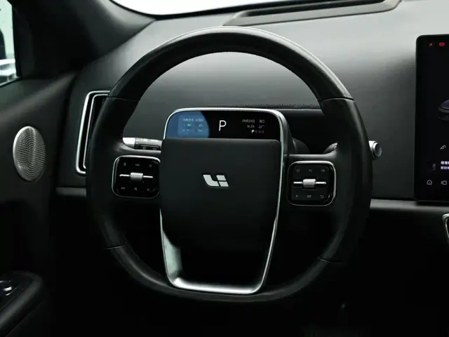 Li Auto L8 — Фото автомобиля 15