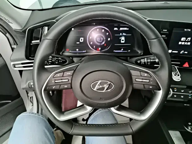 Hyundai Elantra — Фото автомобиля 10