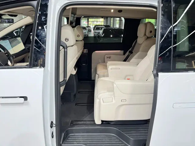 Li Auto MEGA — Фото автомобиля 5