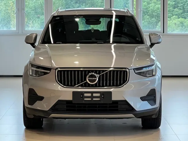 Volvo XC40 — Фото автомобиля 2