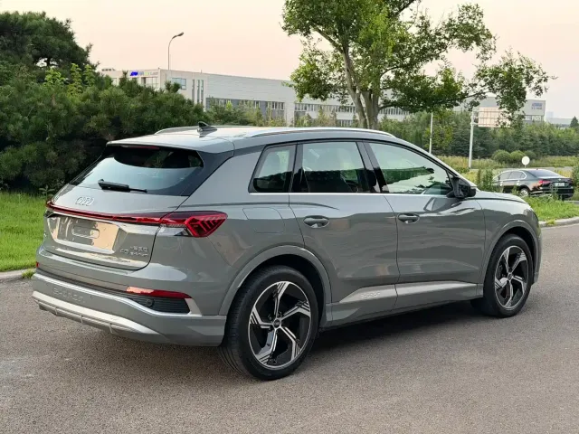Audi Q4 e-tron — Фото автомобиля 4