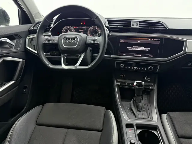 Audi Q3 — Фото автомобиля 10