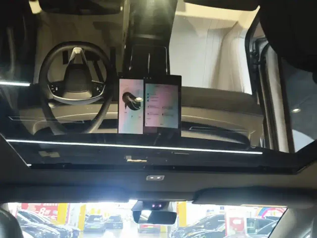 Tesla Model Y L — Фото автомобиля 17
