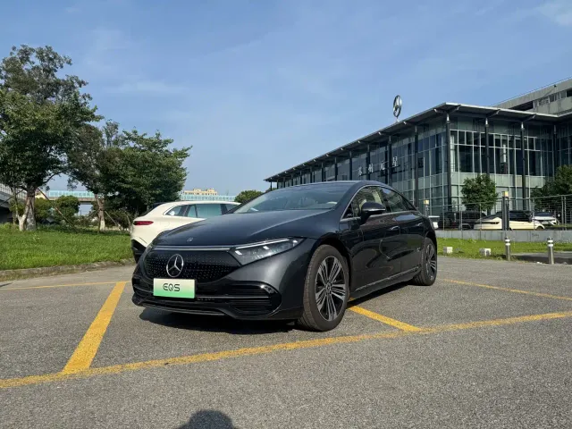 Фотография автомобиля — Mercedes-Benz EQS