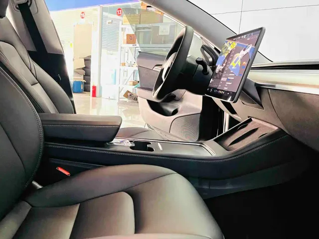 Tesla Model 3 — Фото автомобиля 8