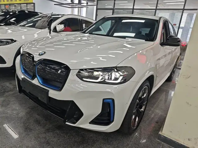 Фотография автомобиля — BMW iX3
