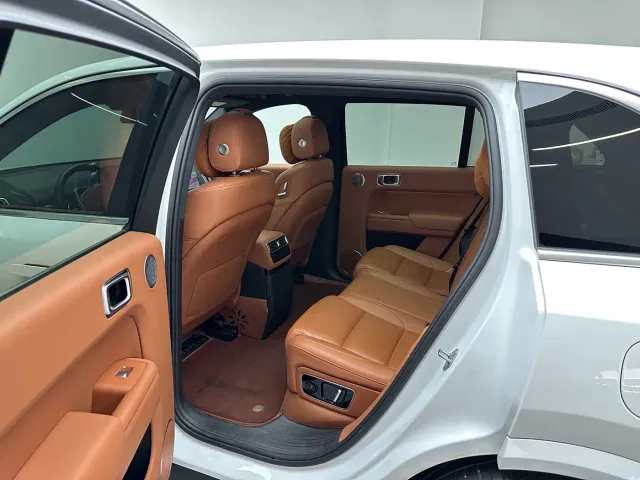 Li Auto L7 — Фото автомобиля 17