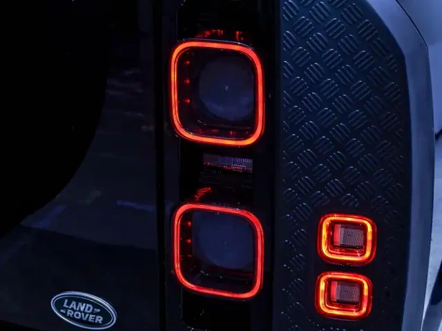 Land Rover Land Rover Defender 2025 110 3.0T P400 Dark Special Edition — Фото автомобиля 29