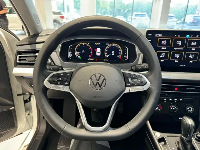 Volkswagen Lavida — Фото автомобиля 15