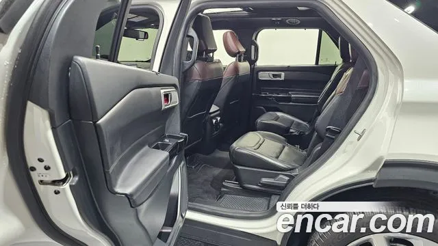 Ford Explorer Generation 6 — Фото автомобиля 26