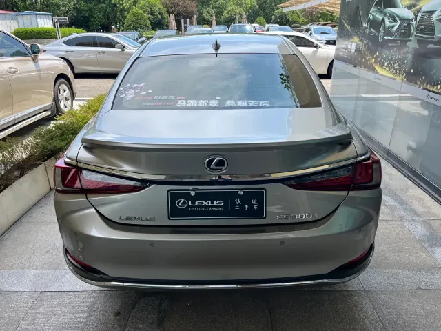 Lexus ES — Фото автомобиля 6