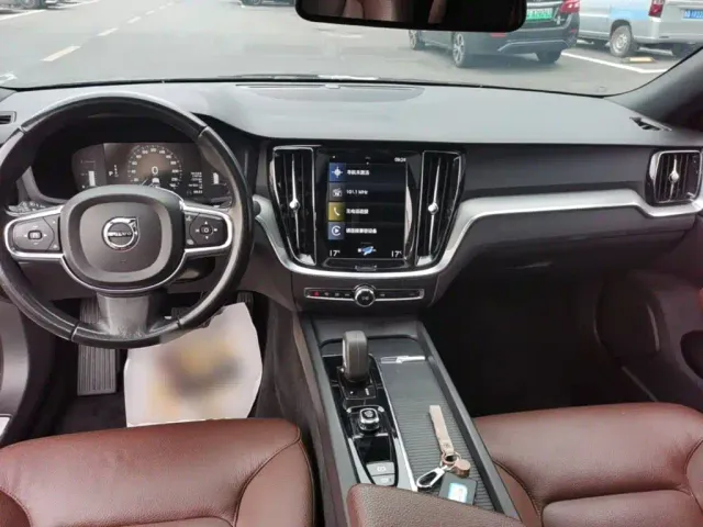 Volvo S60 — Фото автомобиля 9
