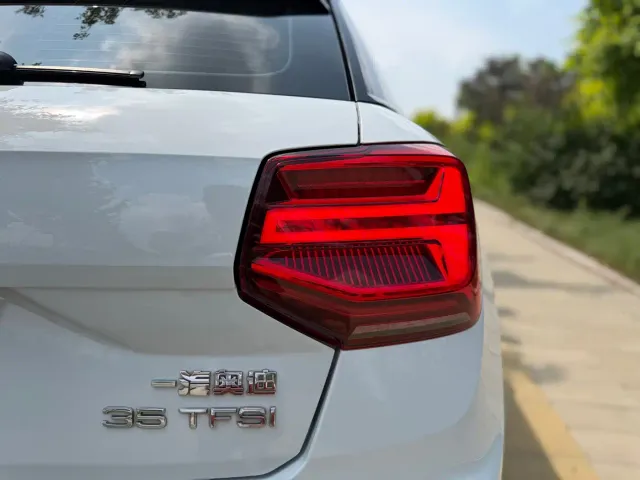 Audi Q2L — Фото автомобиля 20