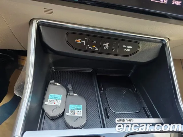 Kia Carnival Generation 4 — Фото автомобиля 13