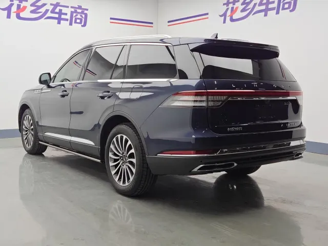 Lincoln Aviator — Фото автомобиля 30