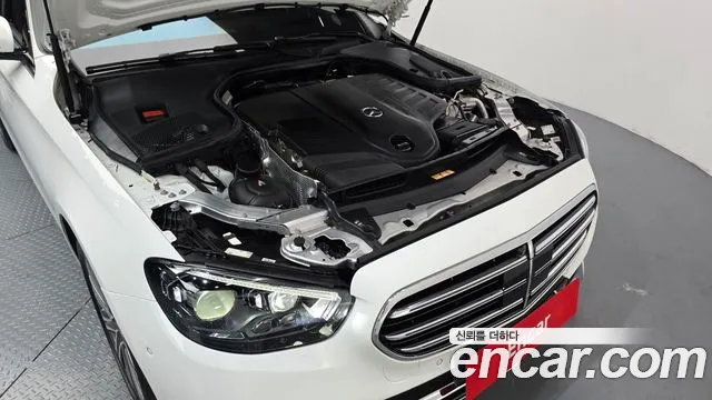 Mercedes-Benz E-Class — Фото автомобиля 6