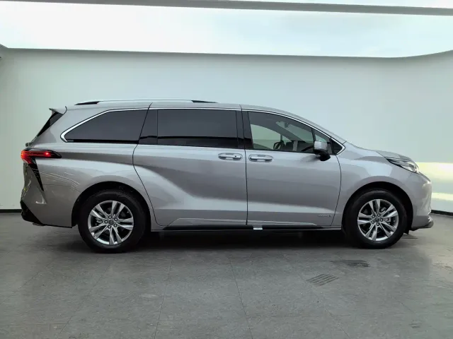 Toyota Sienna — Фото автомобиля 7