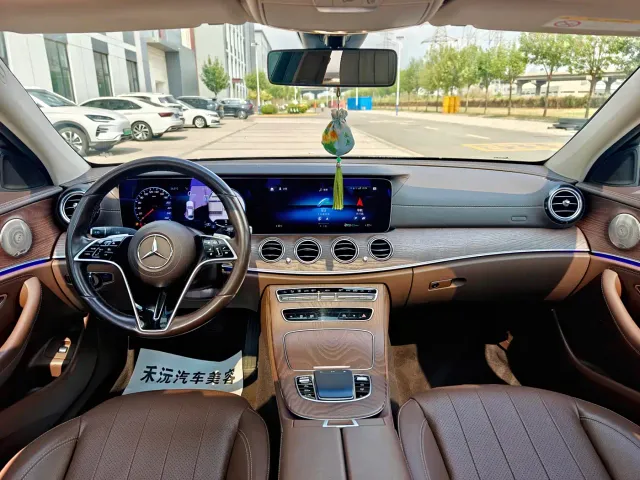 Mercedes-Benz E-Class — Фото автомобиля 15