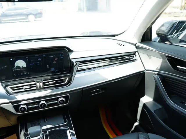 Hongqi HS5 — Фото автомобиля 14
