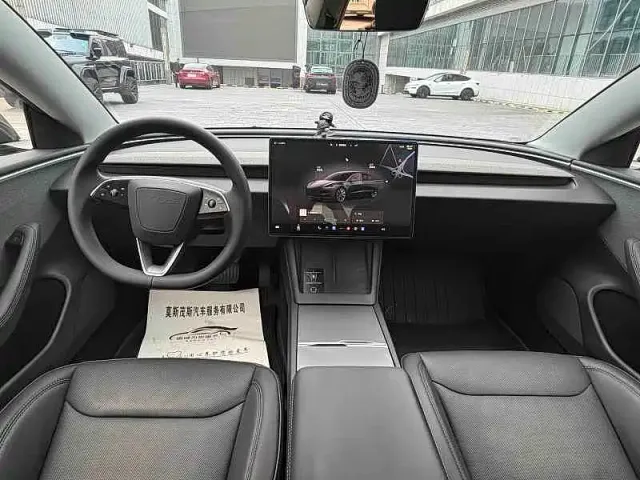Tesla Model 3 — Фото автомобиля 6