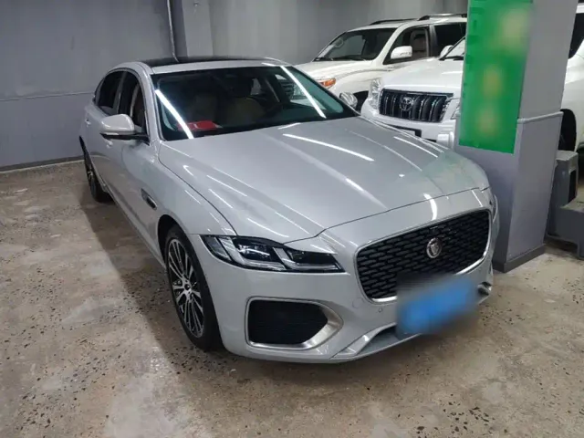 Jaguar XFL — Фото автомобиля 3