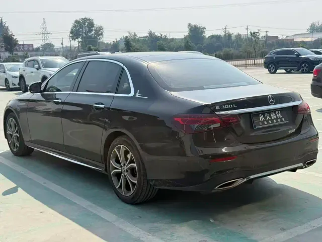 Mercedes-Benz E-Class — Фото автомобиля 6