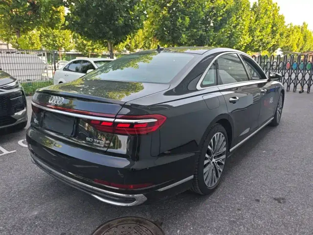 Audi A8 — Фото автомобиля 6
